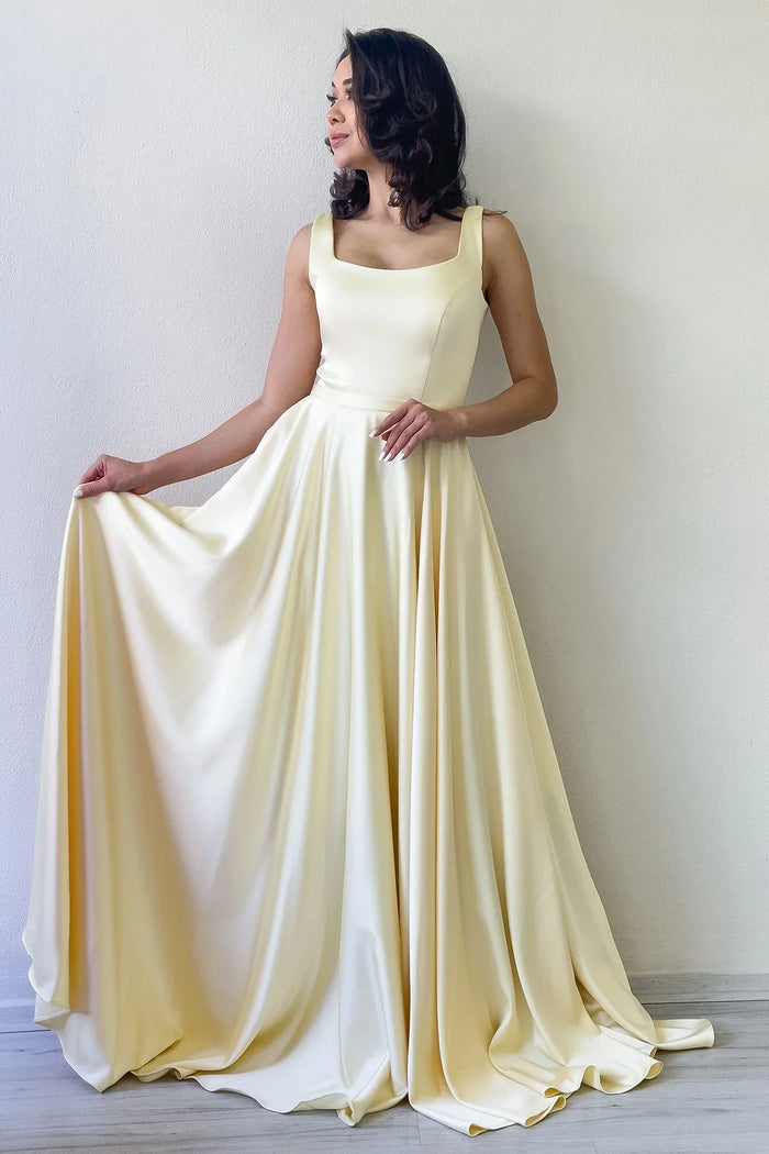 Açık Sarı Kare Yaka Sırt Bağlamalı Askılı Saten Abiye Elbise