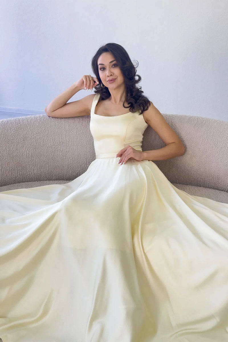 Açık Sarı Kare Yaka Sırt Bağlamalı Askılı Saten Abiye Elbise