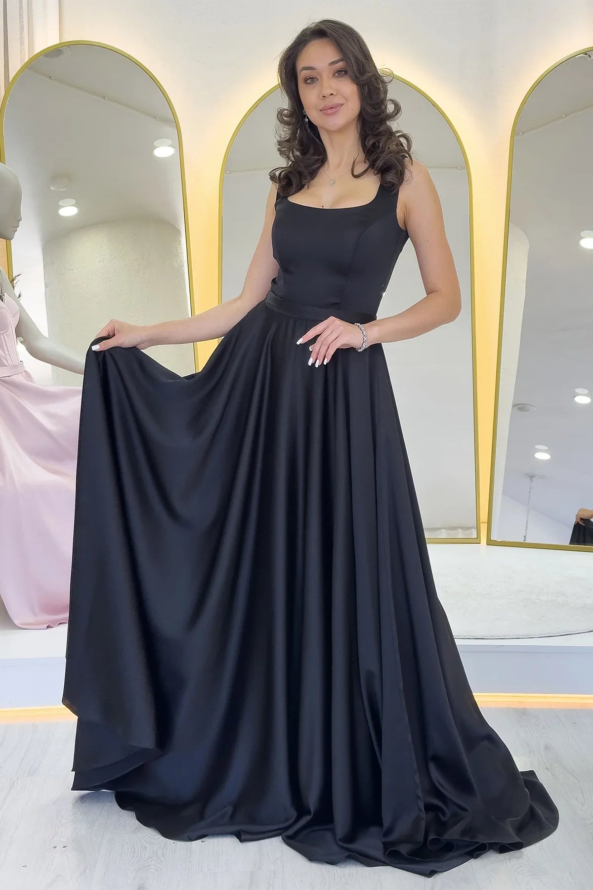 Siyah Kare Yaka Sırt Bağlamalı Askılı Saten Abiye Elbise