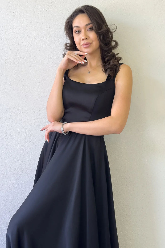 Siyah Kare Yaka Sırt Bağlamalı Askılı Saten Abiye Elbise