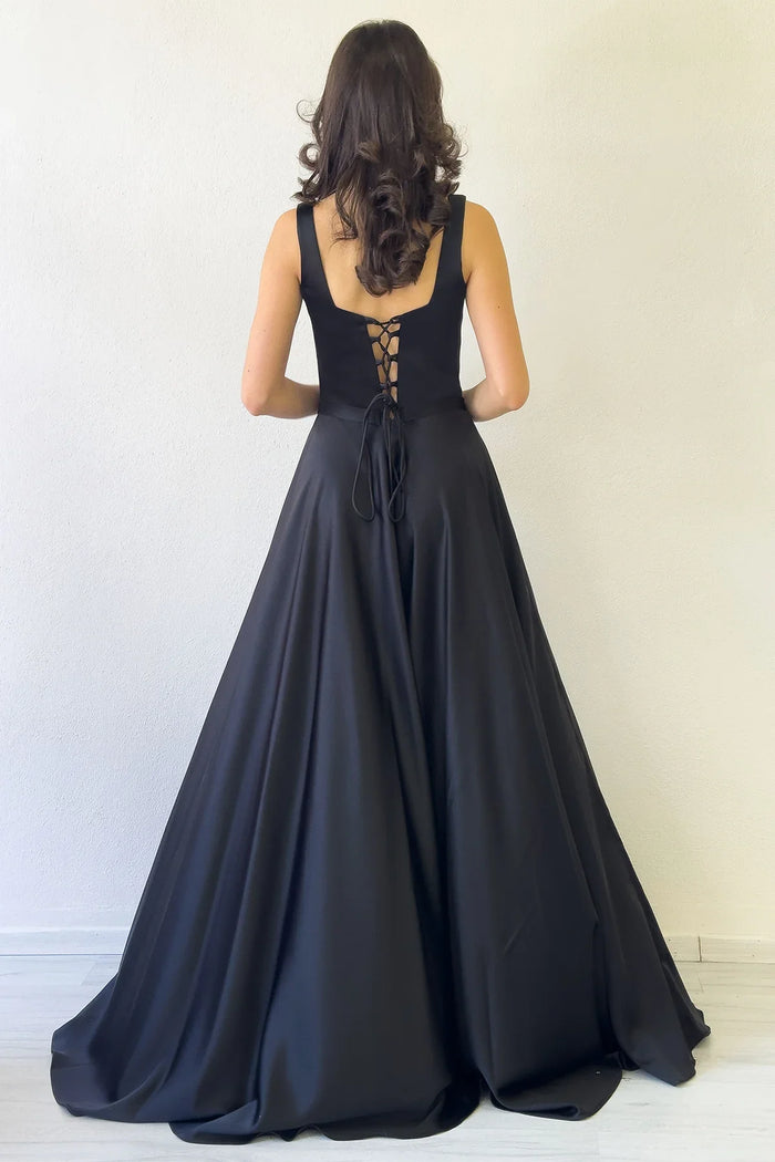 Siyah Kare Yaka Sırt Bağlamalı Askılı Saten Abiye Elbise