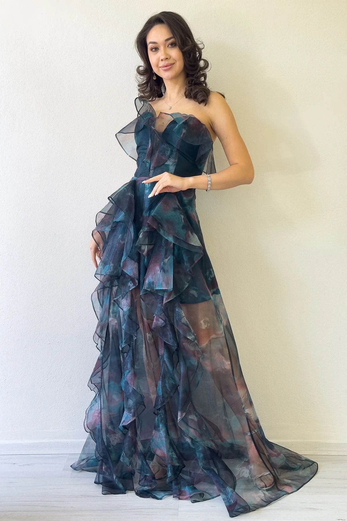 Kadın Petrol Batik Desenli Straplez Fırfırlı Abiye Elbise