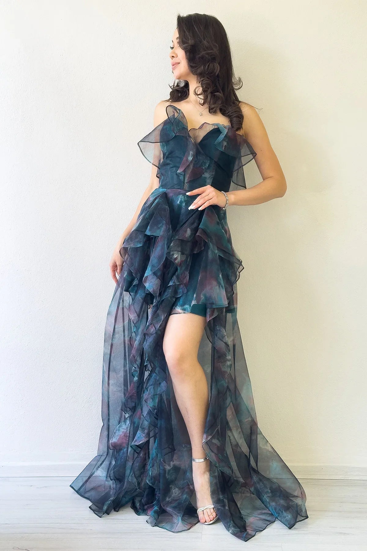 Kadın Petrol Batik Desenli Straplez Fırfırlı Abiye Elbise