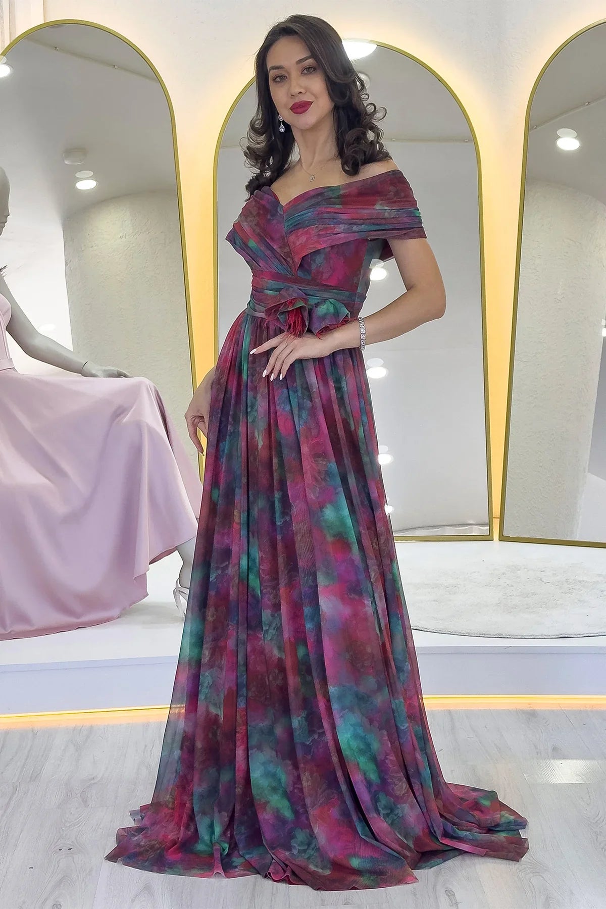 Mürdüm Batik Desenli Madonna Yaka Desenli Tül Abiye Elbise