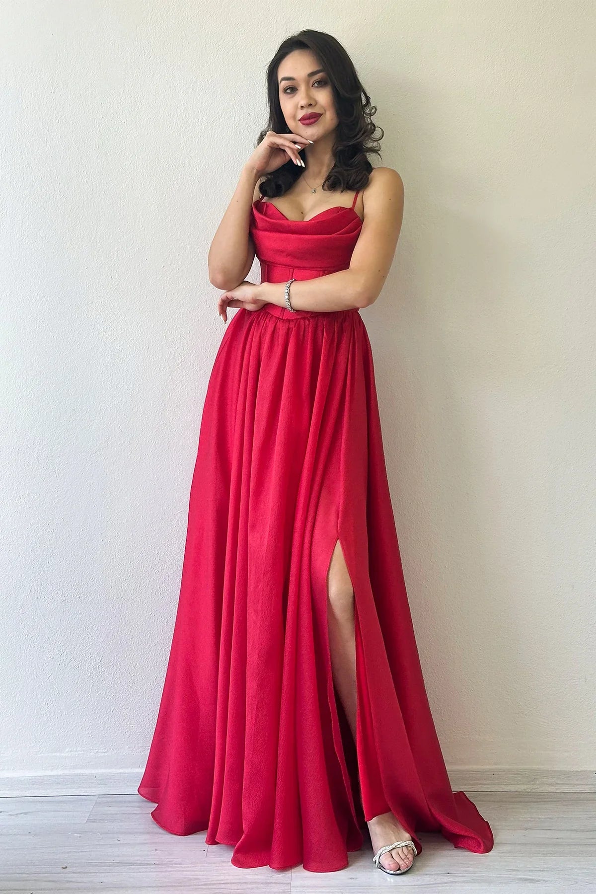 Kırmızı Sırt Dekolteli Korse Detay Yırtmaçlı Abiye Elbise 