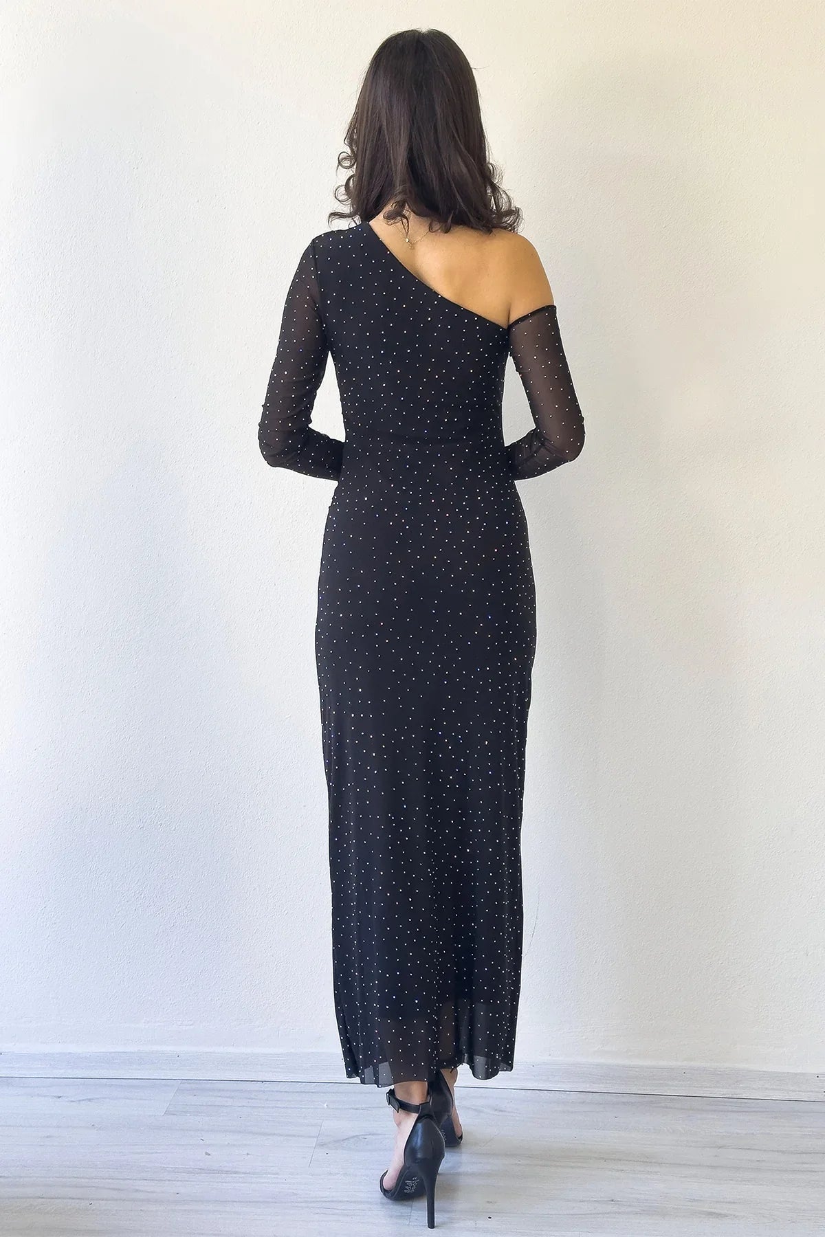 Kadın Siyah Tek Omuz Taşlı Midi Boy Tül Elbise