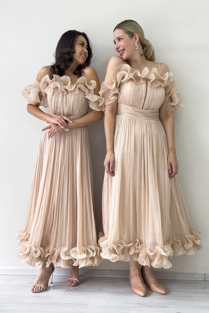 Krem Düşük Omuz Askılı Volan Detaylı Midi Boy Abiye Elbise 