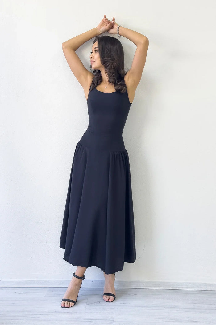 Siyah Kare Yaka Kalın Askılı Kloş Elbise