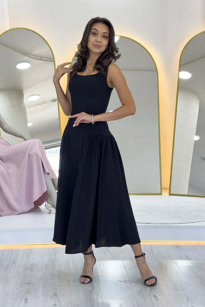 Siyah Kare Yaka Kalın Askılı Kloş Elbise