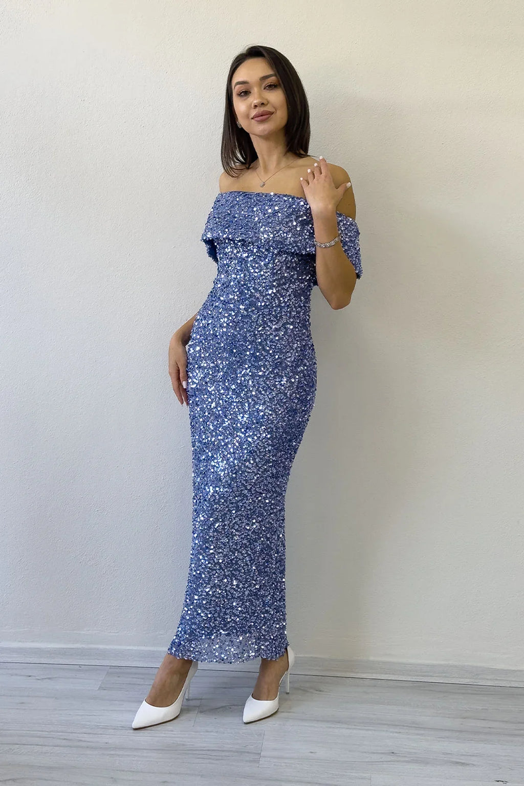 Kadın Koyu Lila Madonna Yaka Pul İşlemeli Kalem Midi Boy Abiye Elbise