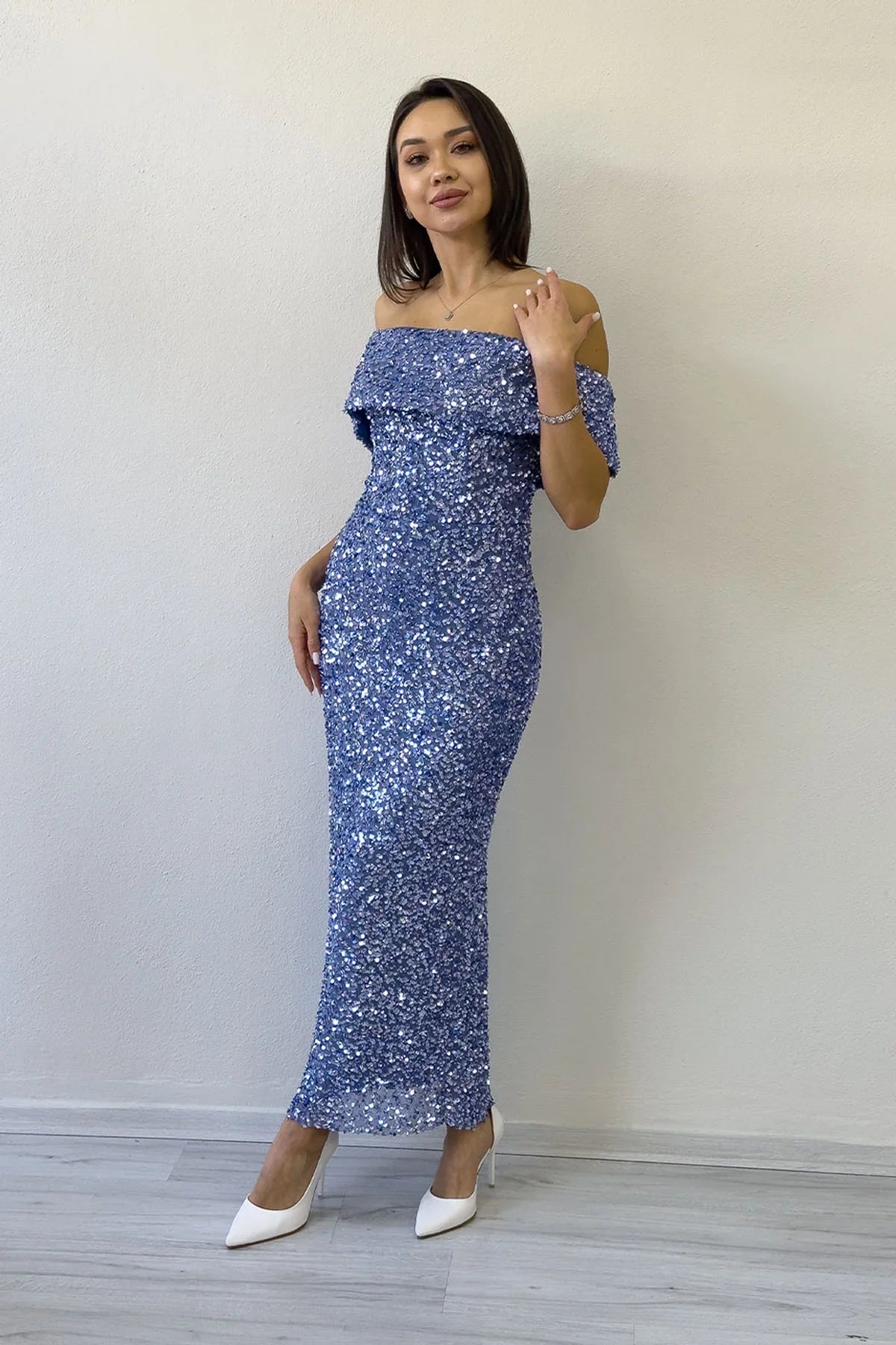 Kadın Koyu Lila Madonna Yaka Pul İşlemeli Kalem Midi Boy Abiye Elbise