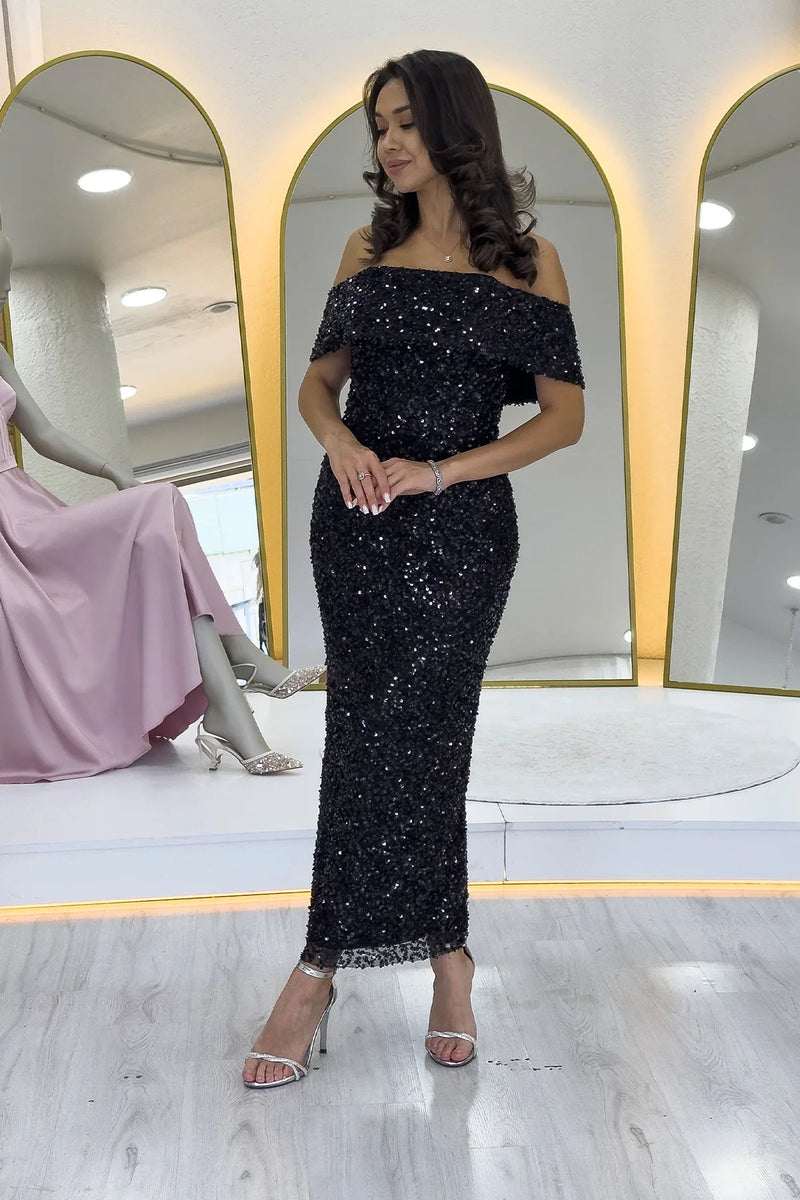 Kadın Siyah Madonna Yaka Pul İşlemeli Kalem Midi Boy Abiye Elbise 