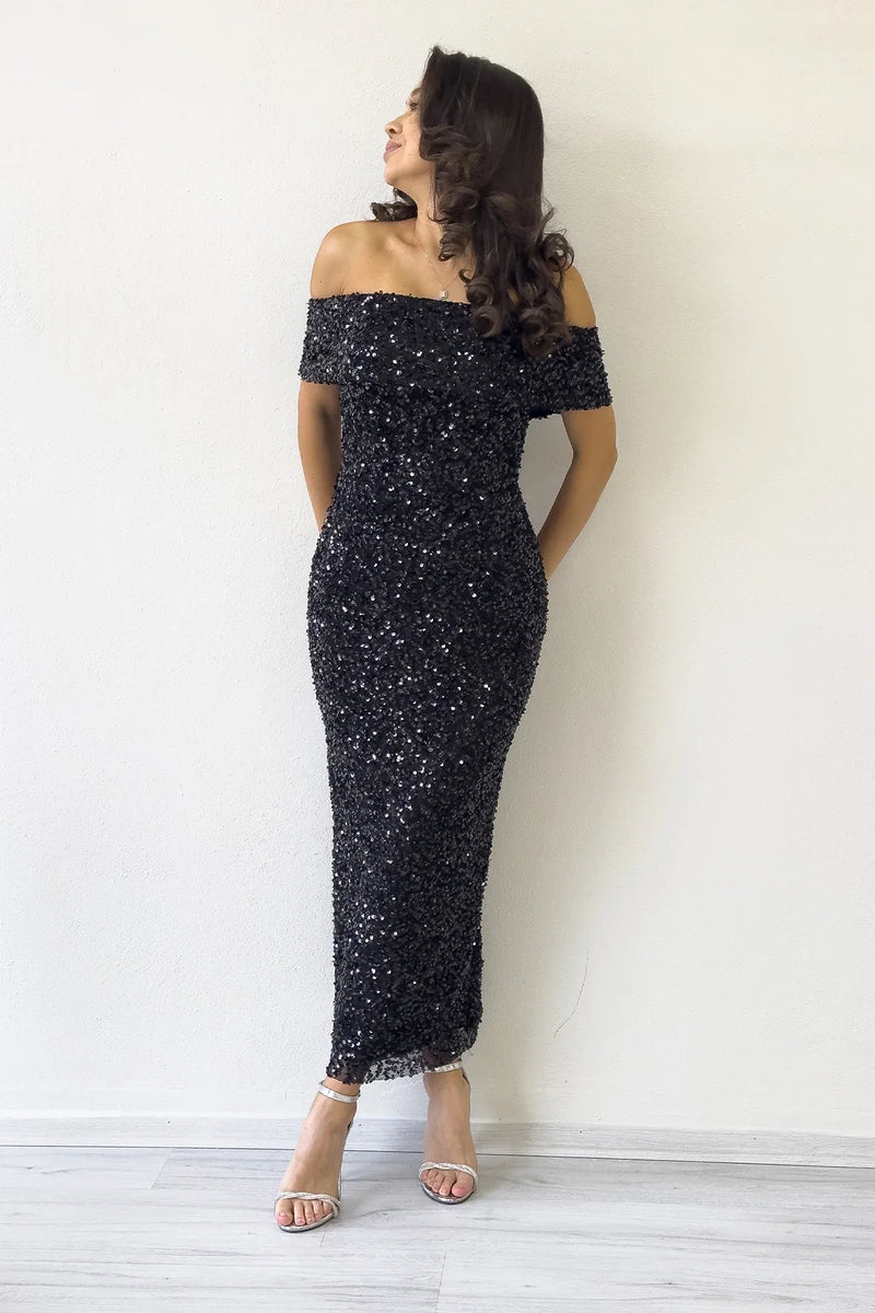 Kadın Siyah Madonna Yaka Pul İşlemeli Kalem Midi Boy Abiye Elbise 