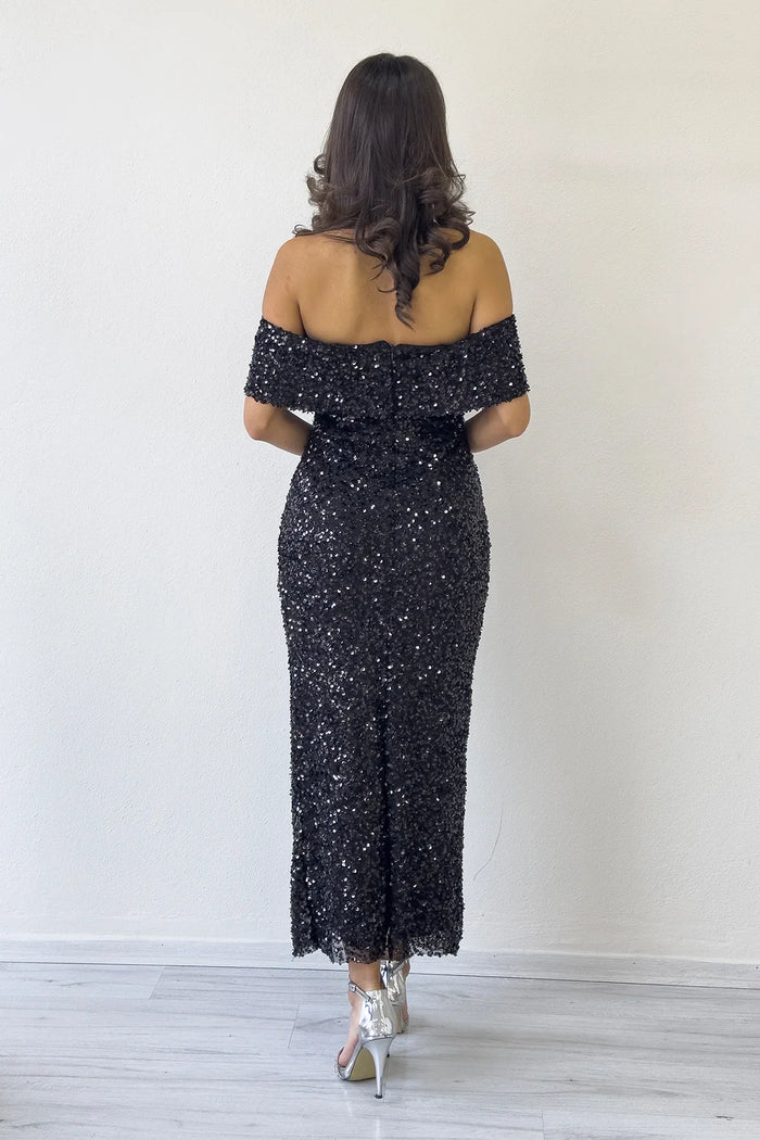 Kadın Siyah Madonna Yaka Pul İşlemeli Kalem Midi Boy Abiye Elbise 