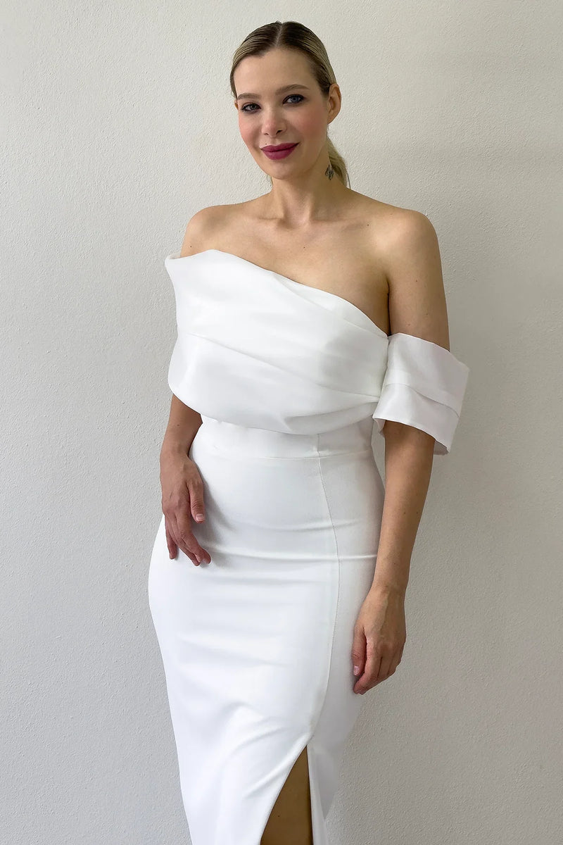 Beyaz Drape Yaka Düşük Kol Yırtmaçlı Uzun Nikah Abiye Elbise 