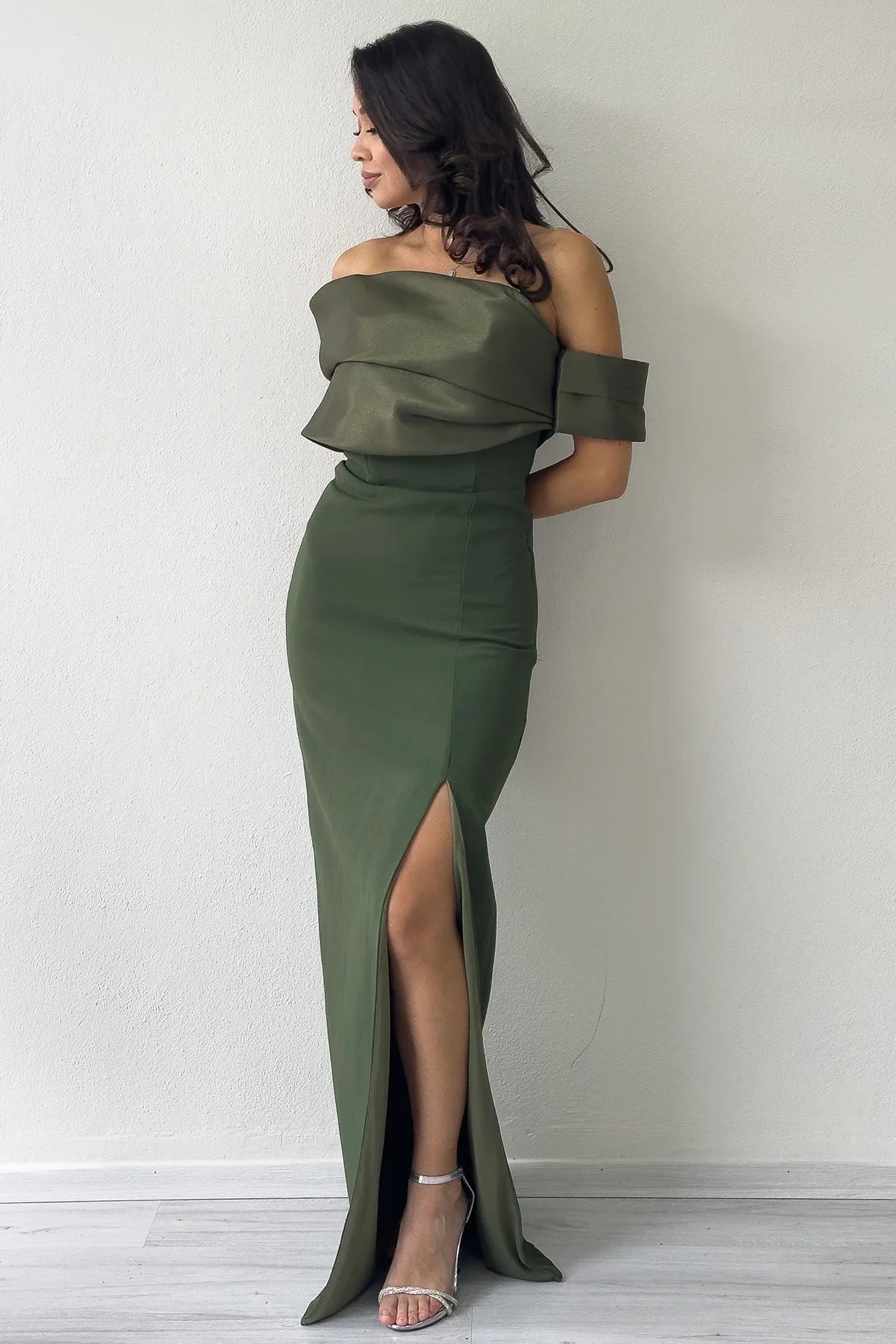 Haki Drape Yaka Düşük Kol Yırtmaçlı Uzun Nikah Abiye Elbise