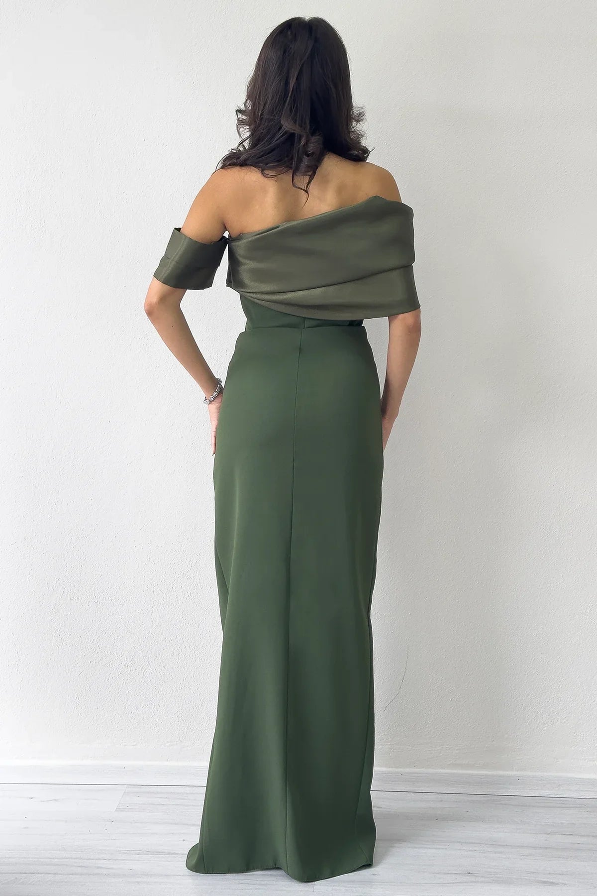 Haki Drape Yaka Düşük Kol Yırtmaçlı Uzun Nikah Abiye Elbise
