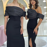 Siyah Drape Yaka Düşük Kol Yırtmaçlı Uzun Abiye Elbise