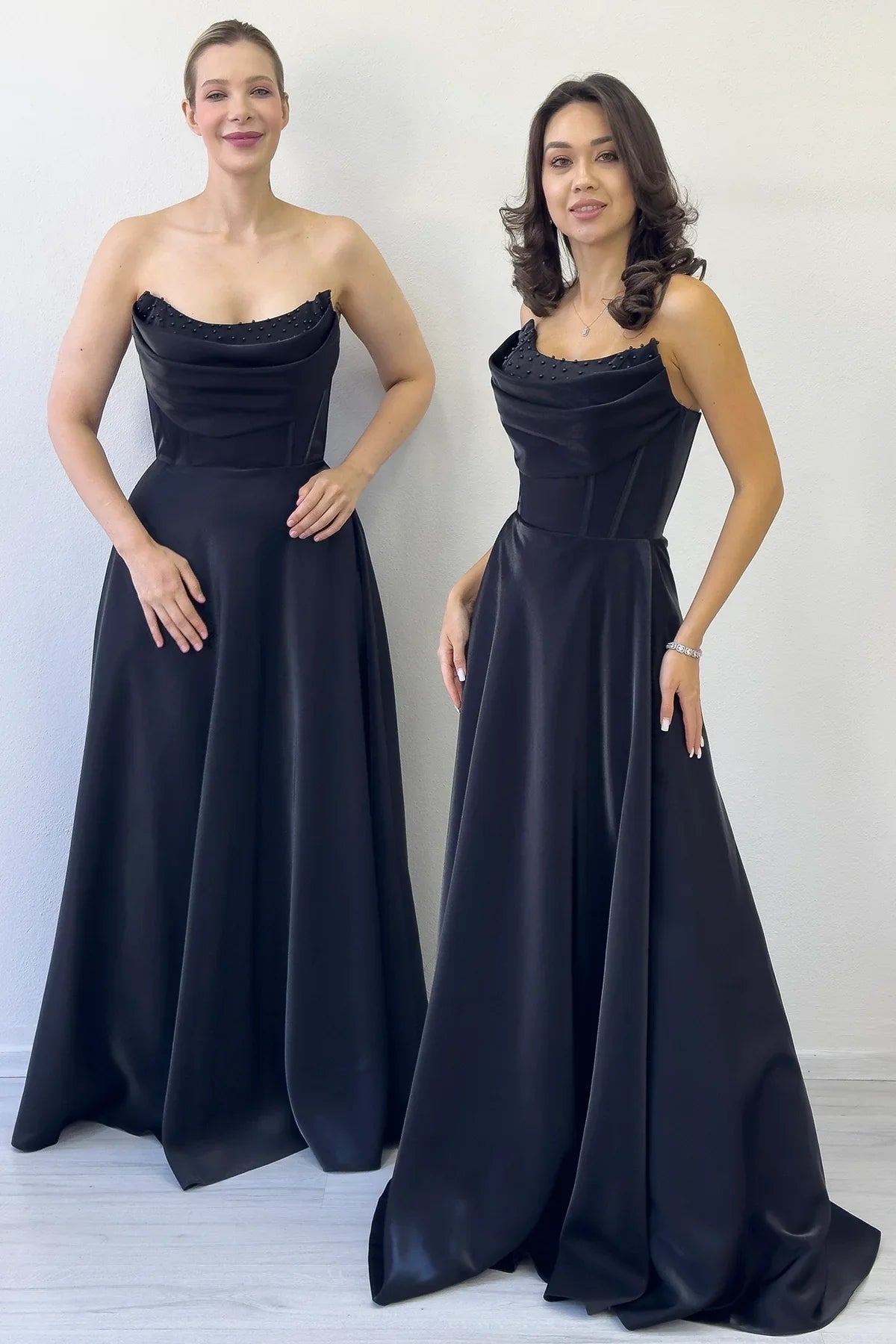 Siyah Straplez Korse Detaylı Boncuklu Sırt Dekolteli Abiye Elbise