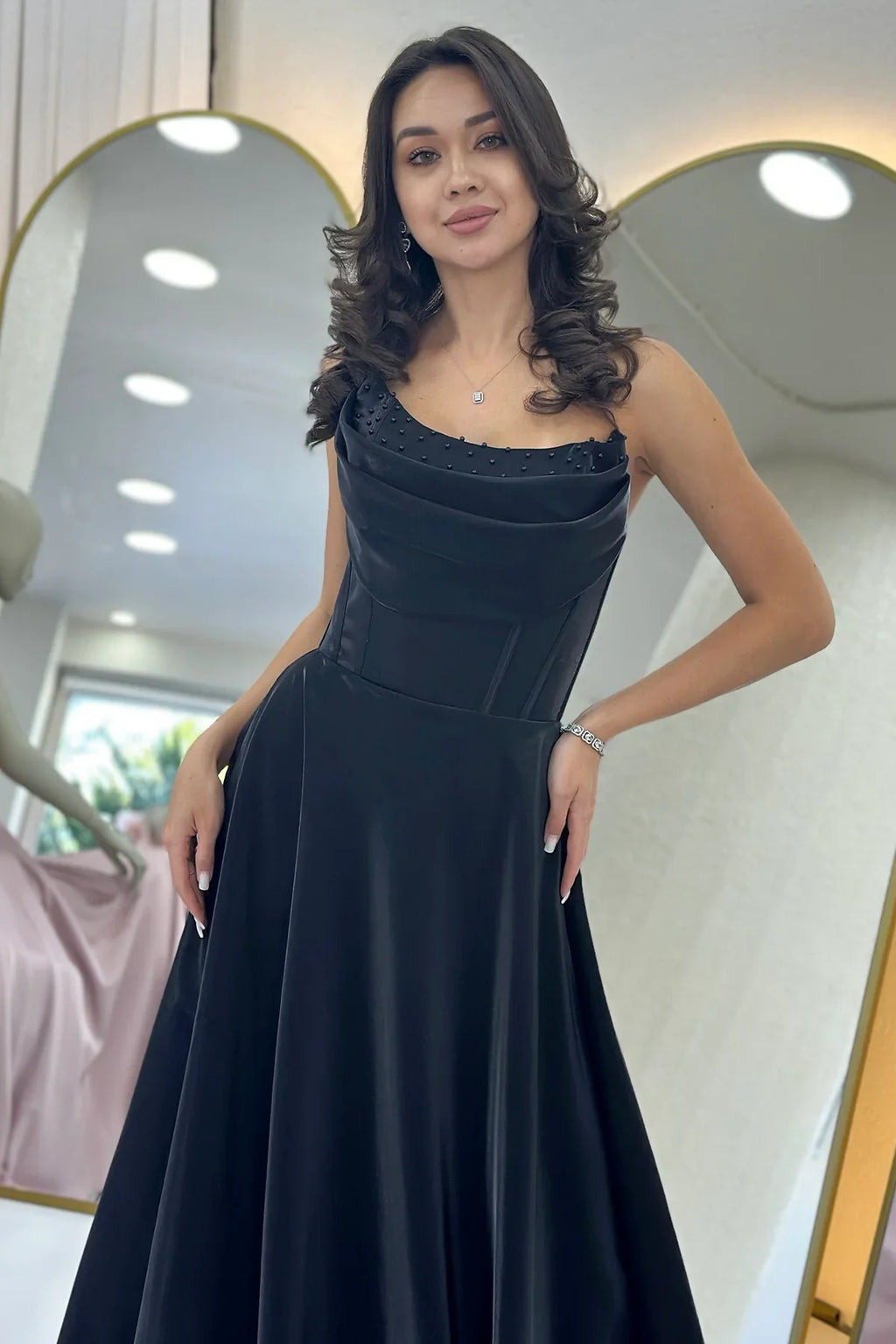 Siyah Straplez Korse Detaylı Boncuklu Sırt Dekolteli Abiye Elbise