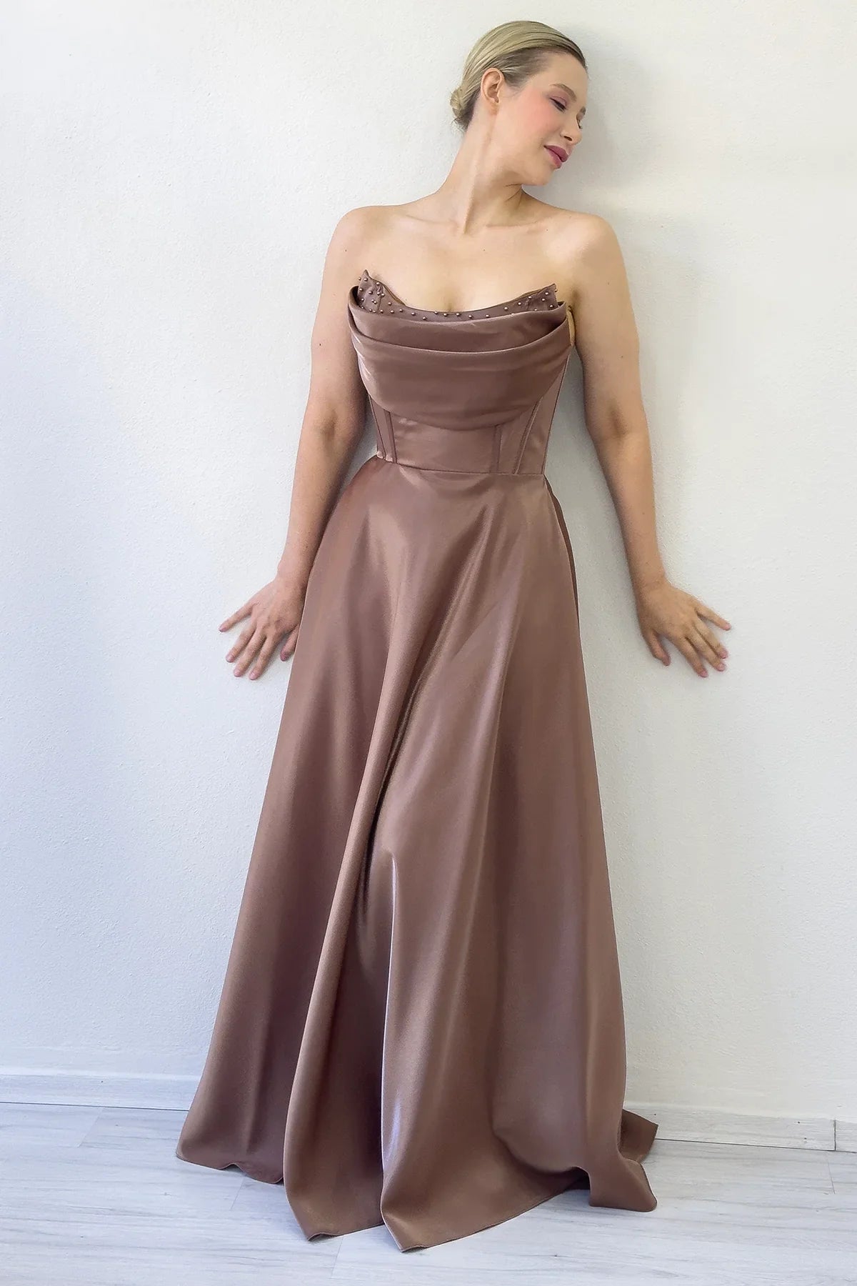 Taba Straplez Korse Detaylı Boncuklu Sırt Dekolteli Abiye Elbise