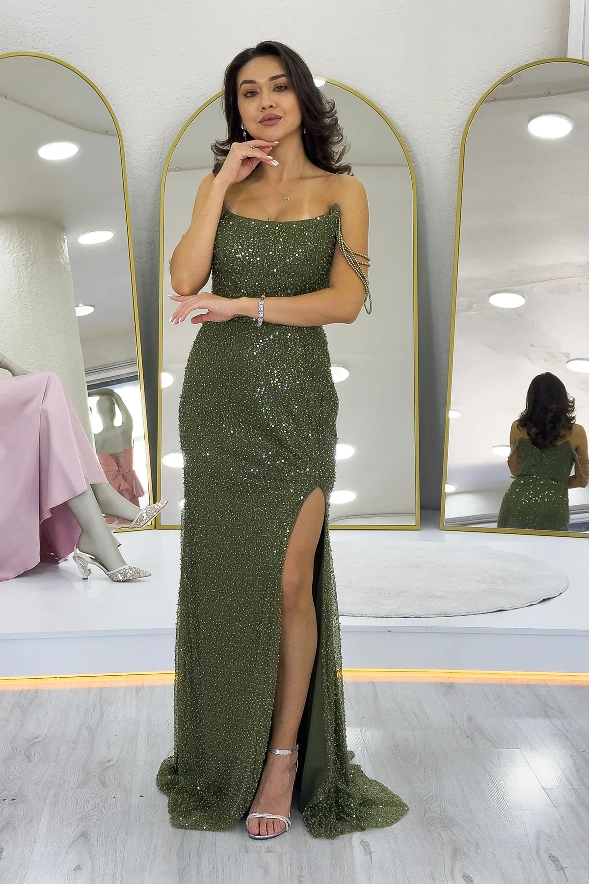 Haki Straplez Boncuk İşlemeli Yırtmaçlı Abiye Elbise 
