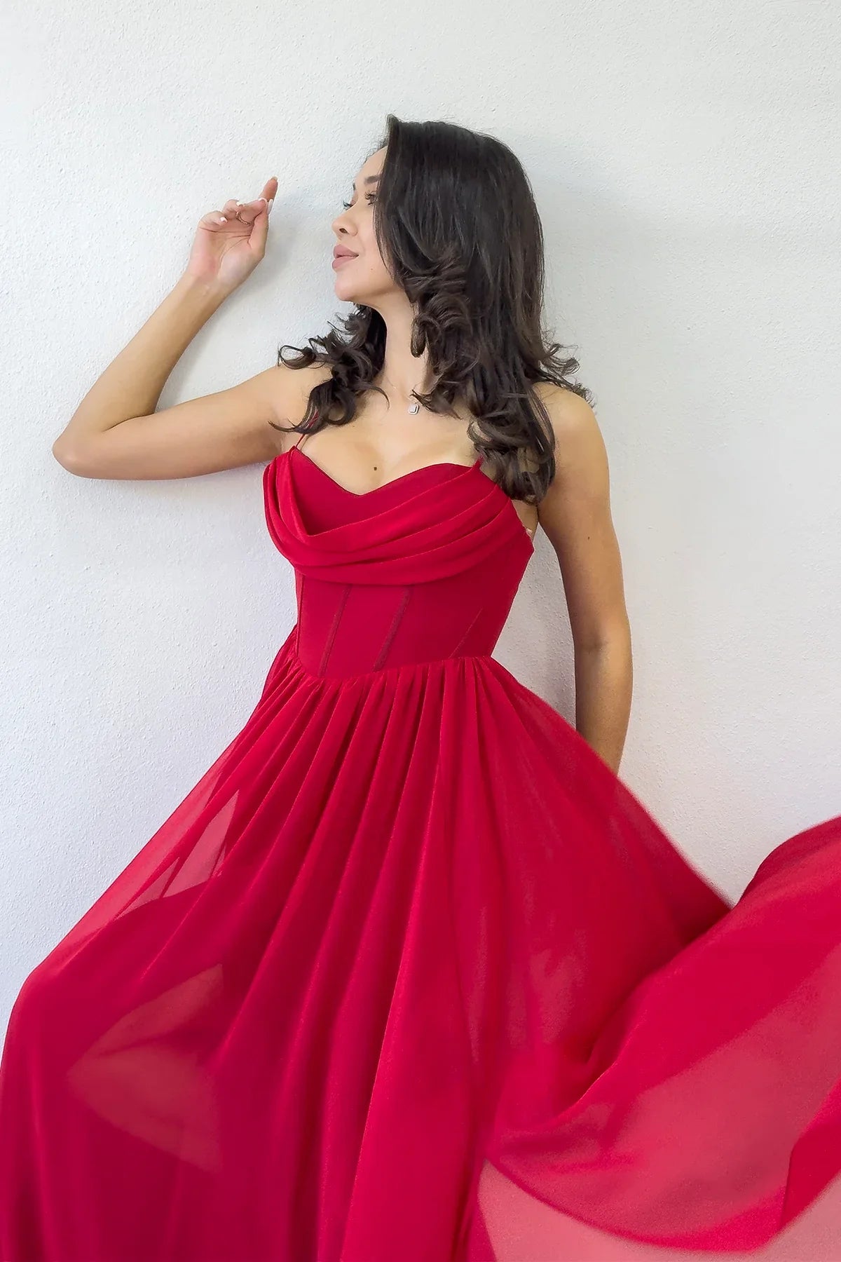 Kırmızı Sırt Dekolteli Korse Detay Yırtmaçlı Şifon Abiye Elbise