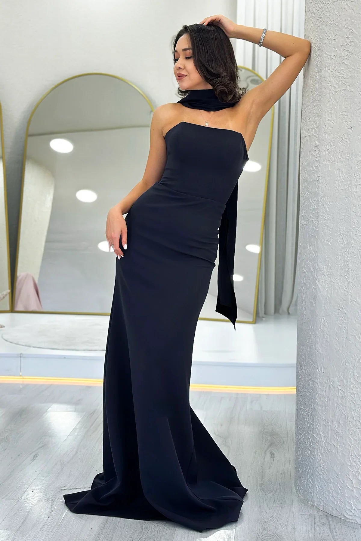 Kadın Siyah Şal Yaka Detay Straplez Balık Abiye Elbise