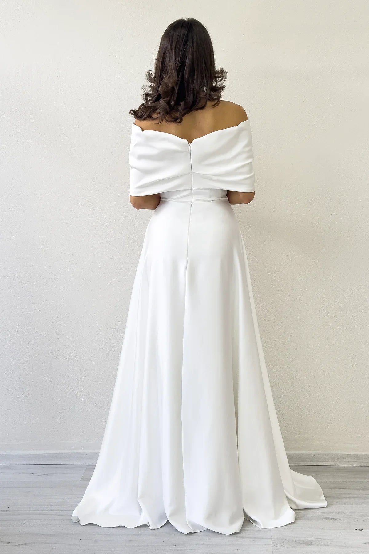 Beyaz Fiyonk Yaka Taş Detaylı Saten Abiye Elbise 