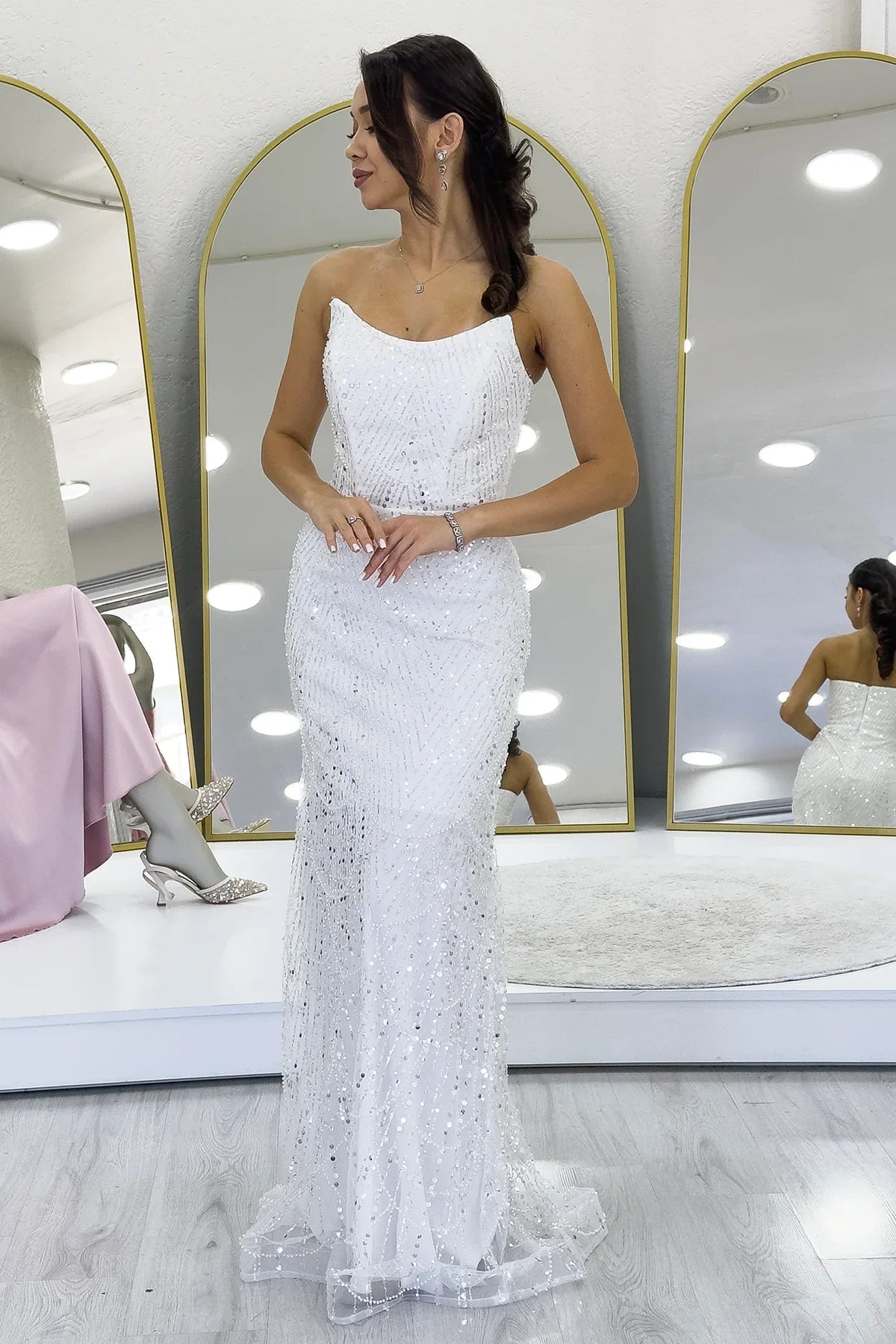 Kadın Beyaz Straplez Payet İşlemeli Uzun Abiye Elbise 