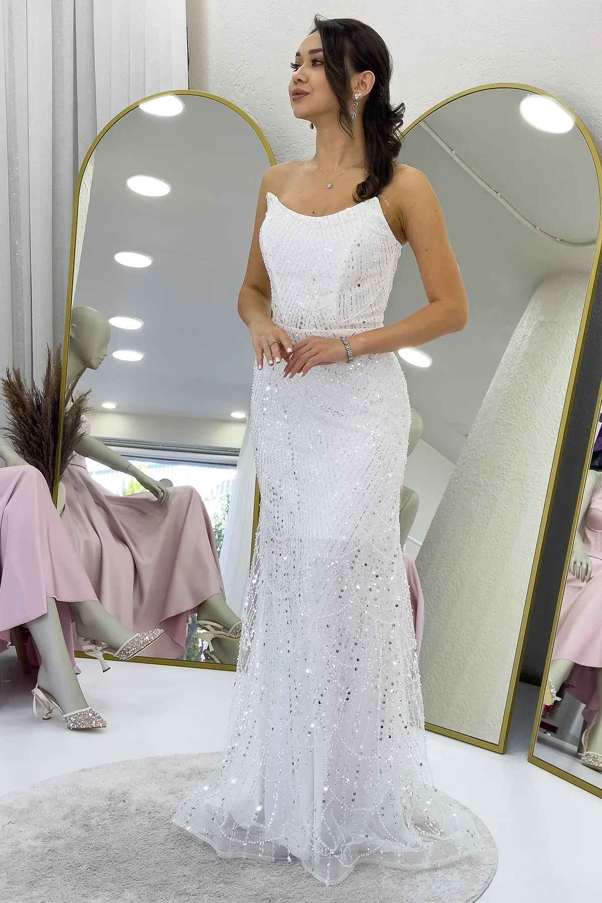 Kadın Beyaz Straplez Payet İşlemeli Uzun Abiye Elbise 