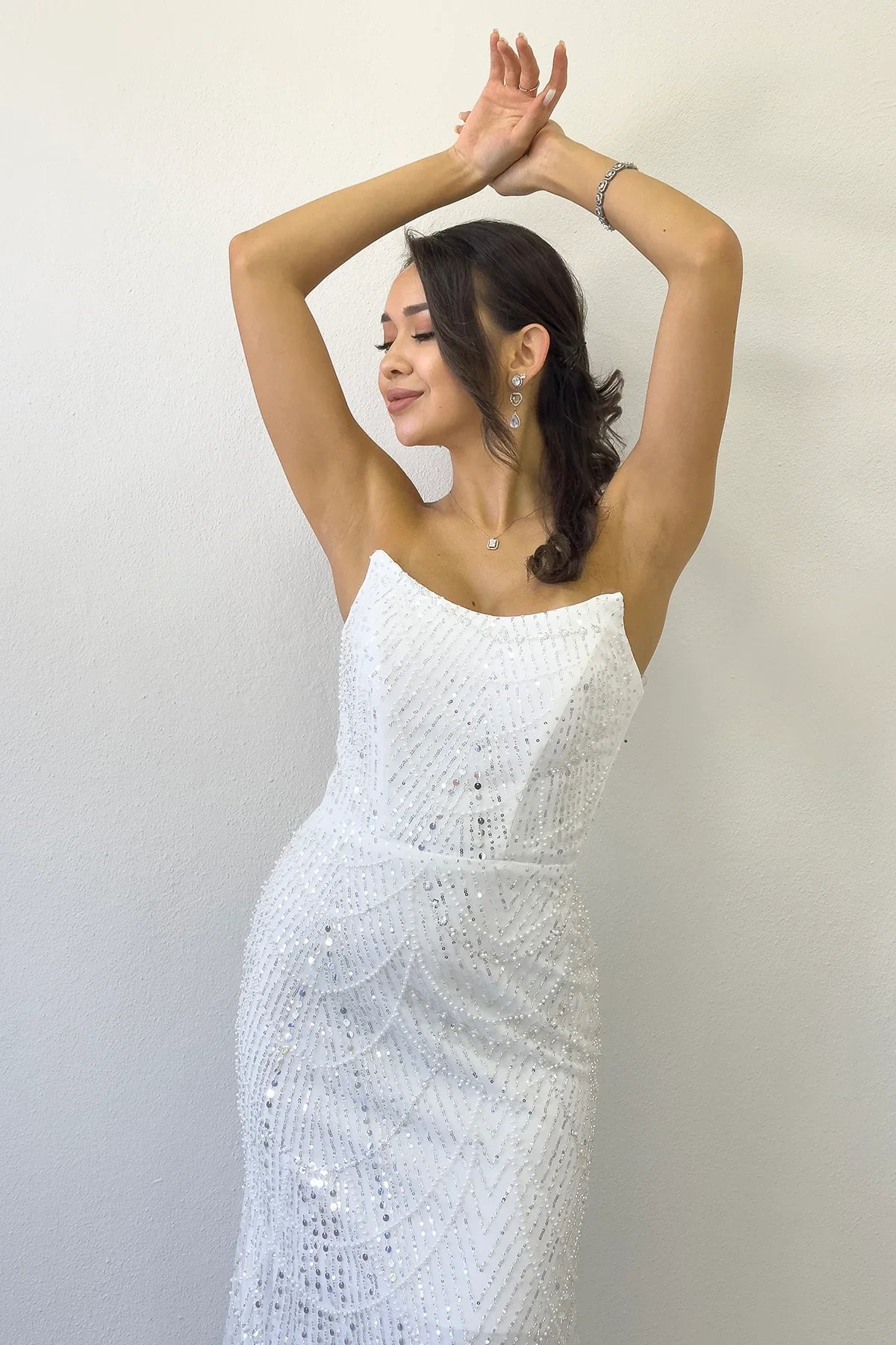 Kadın Beyaz Straplez Payet İşlemeli Uzun Abiye Elbise 