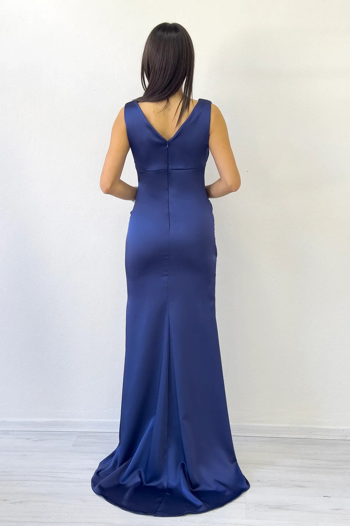 Lacivert Kalın Askılı Drapeli Saten Kruvaze Yaka Abiye Elbise