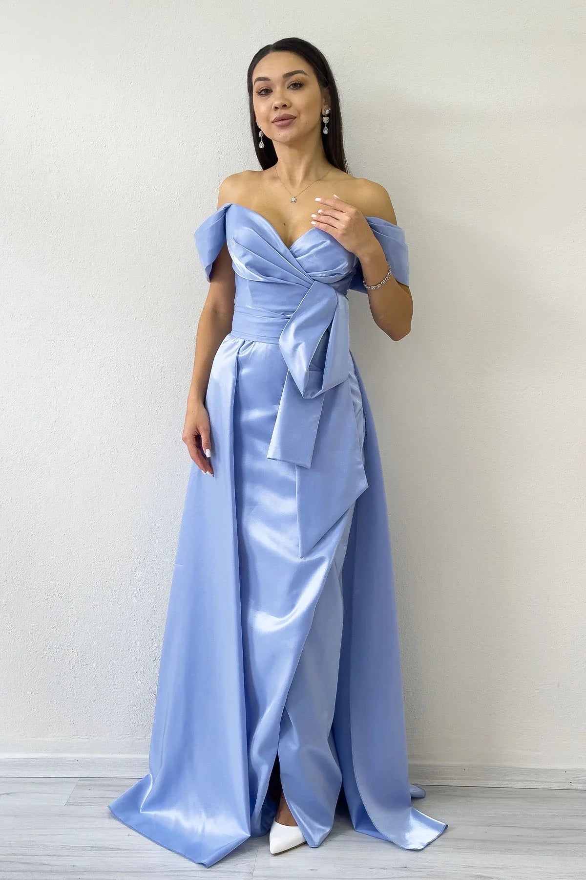 Bebe Mavi Düşük Omuz Fiyonk Detay Kuyruklu Abiye Elbise 