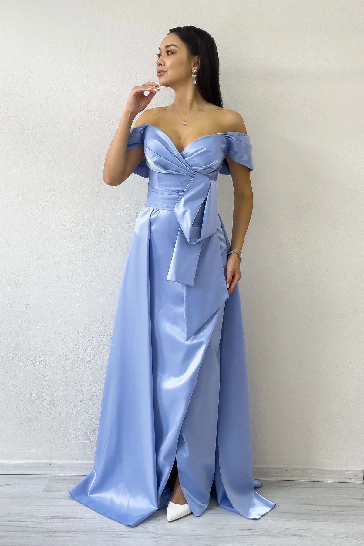 Bebe Mavi Düşük Omuz Fiyonk Detay Kuyruklu Abiye Elbise 