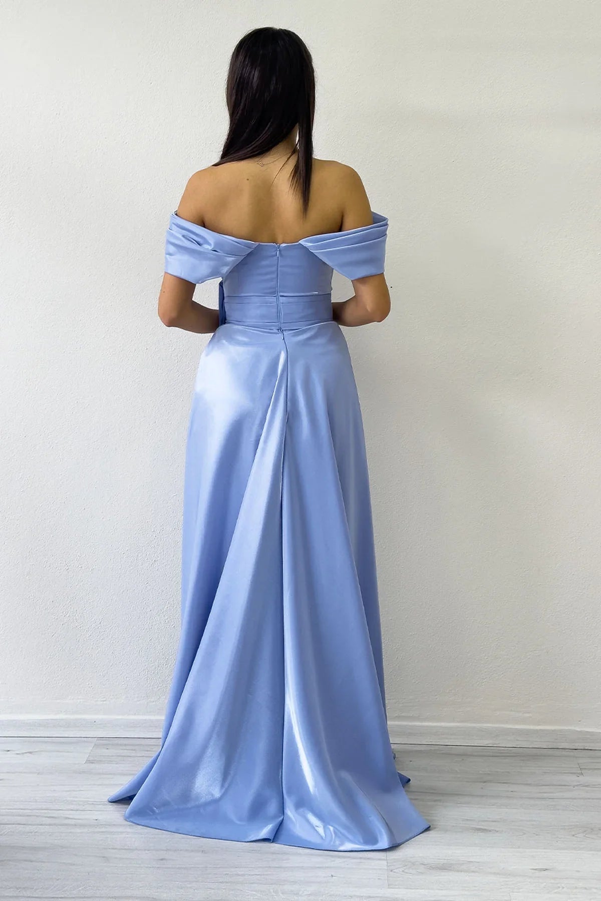 Bebe Mavi Düşük Omuz Fiyonk Detay Kuyruklu Abiye Elbise 