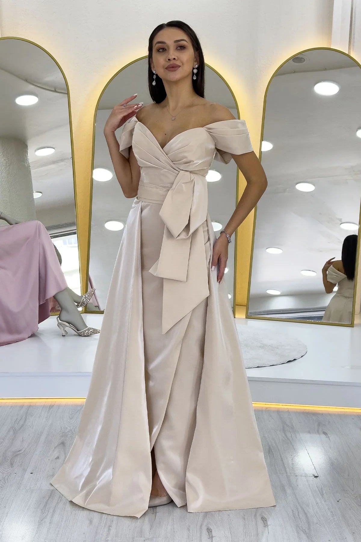 Bej Düşük Omuz Fiyonk Detay Kuyruklu Abiye Elbise 