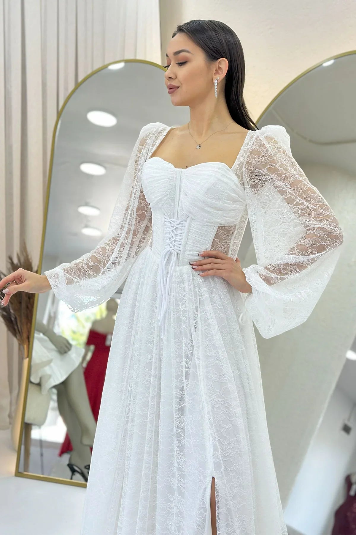 Beyaz Dantel Kumaş Korse Detaylı Uzun Yırtmaçlı Abiye Elbise