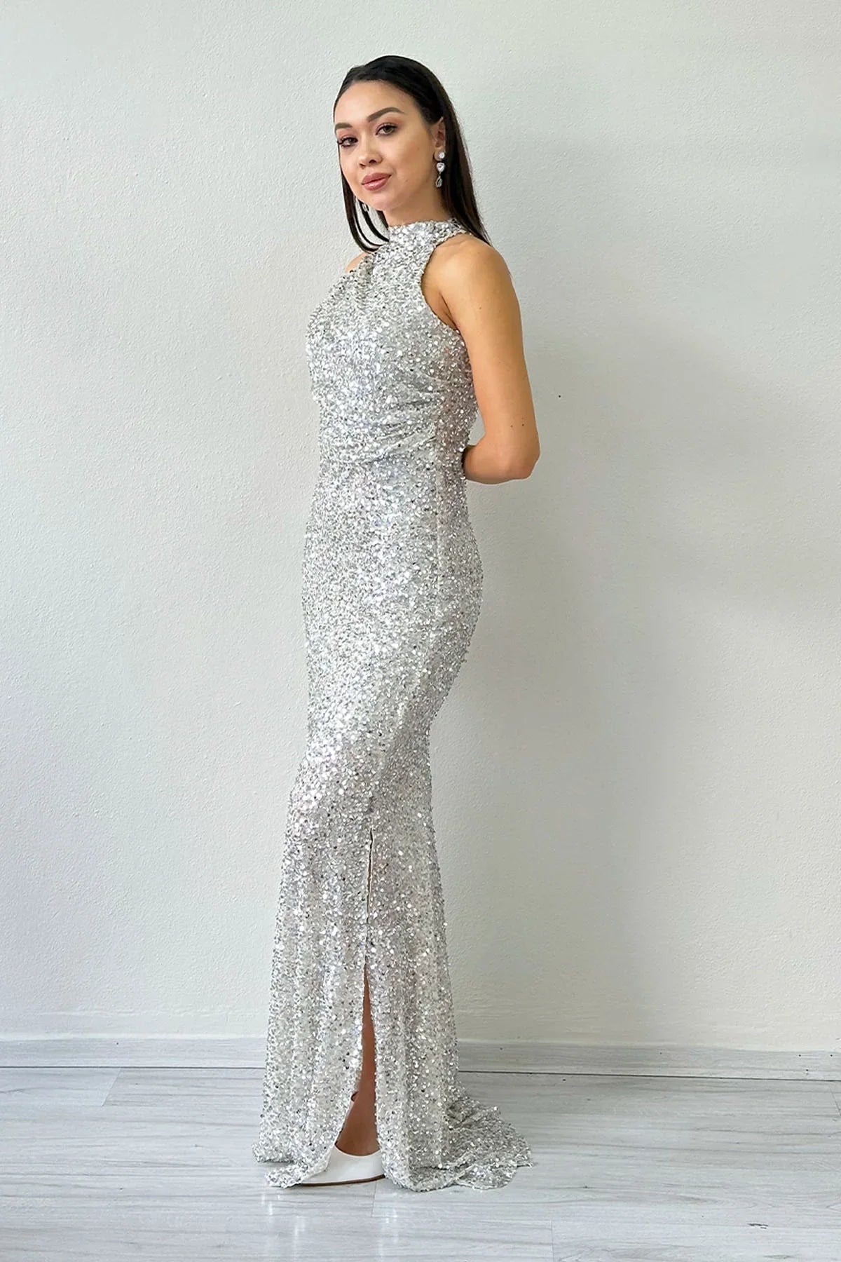 Bej Halter Yaka Pul Payet Kuyruklu Abiye Elbise 