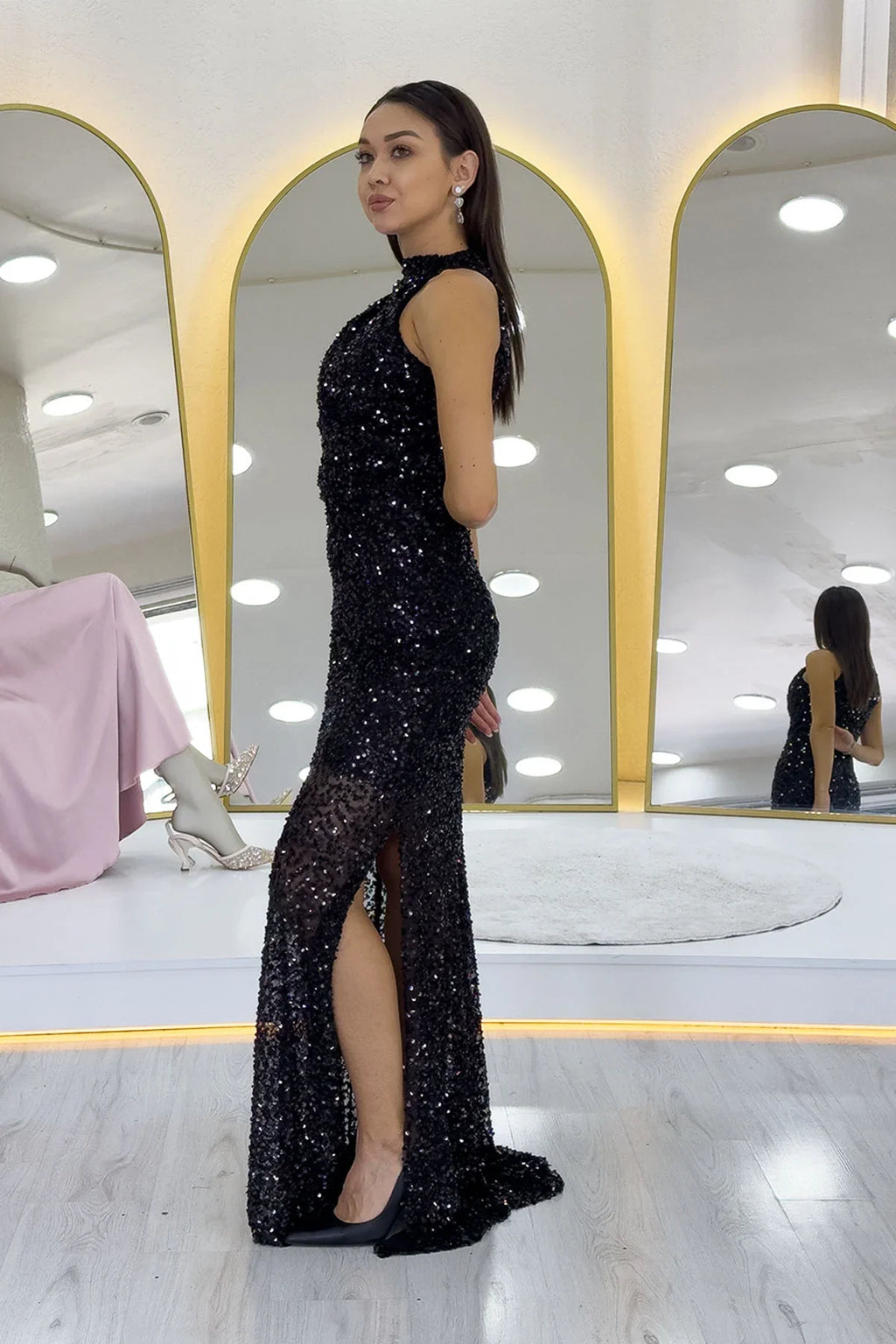 Siyah Halter Yaka Pul Payet Kuyruklu Abiye Elbise 