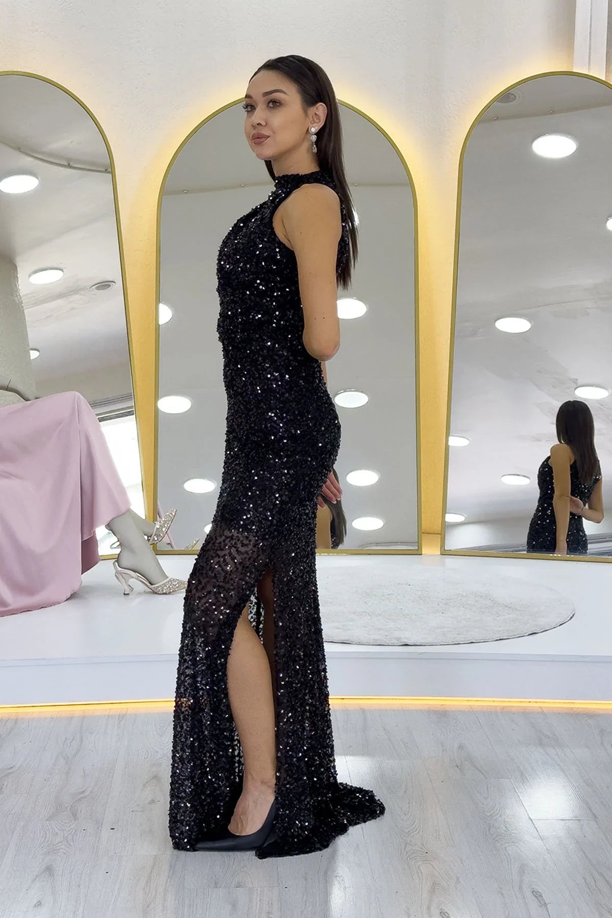 Siyah Halter Yaka Pul Payet Kuyruklu Abiye Elbise 