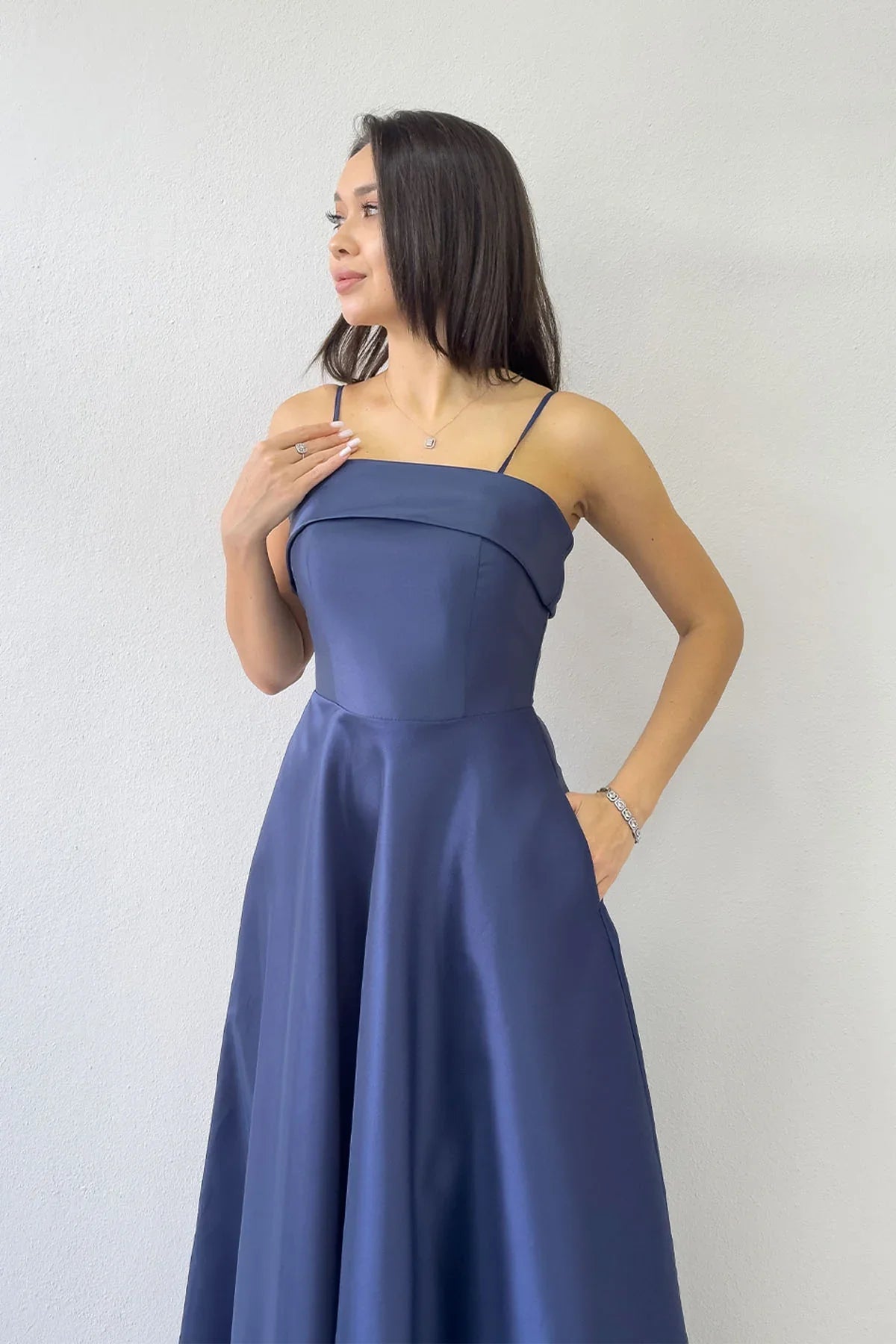 Lacivert İnce Askılı Cep Detaylı Abiye Elbise