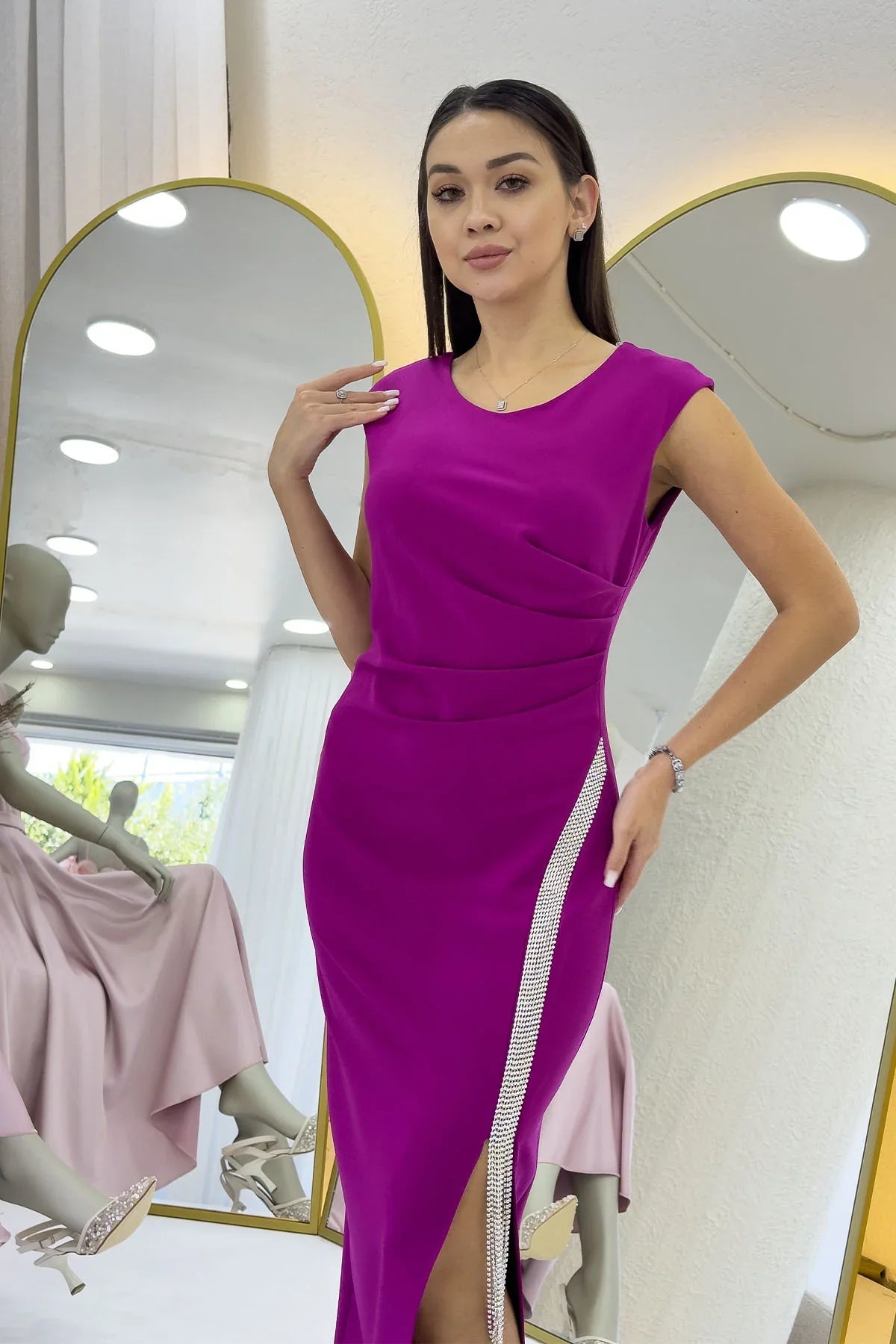 Fuşya Yırtmaç Taş Detaylı Sıfır Kol Kalem Elbise 