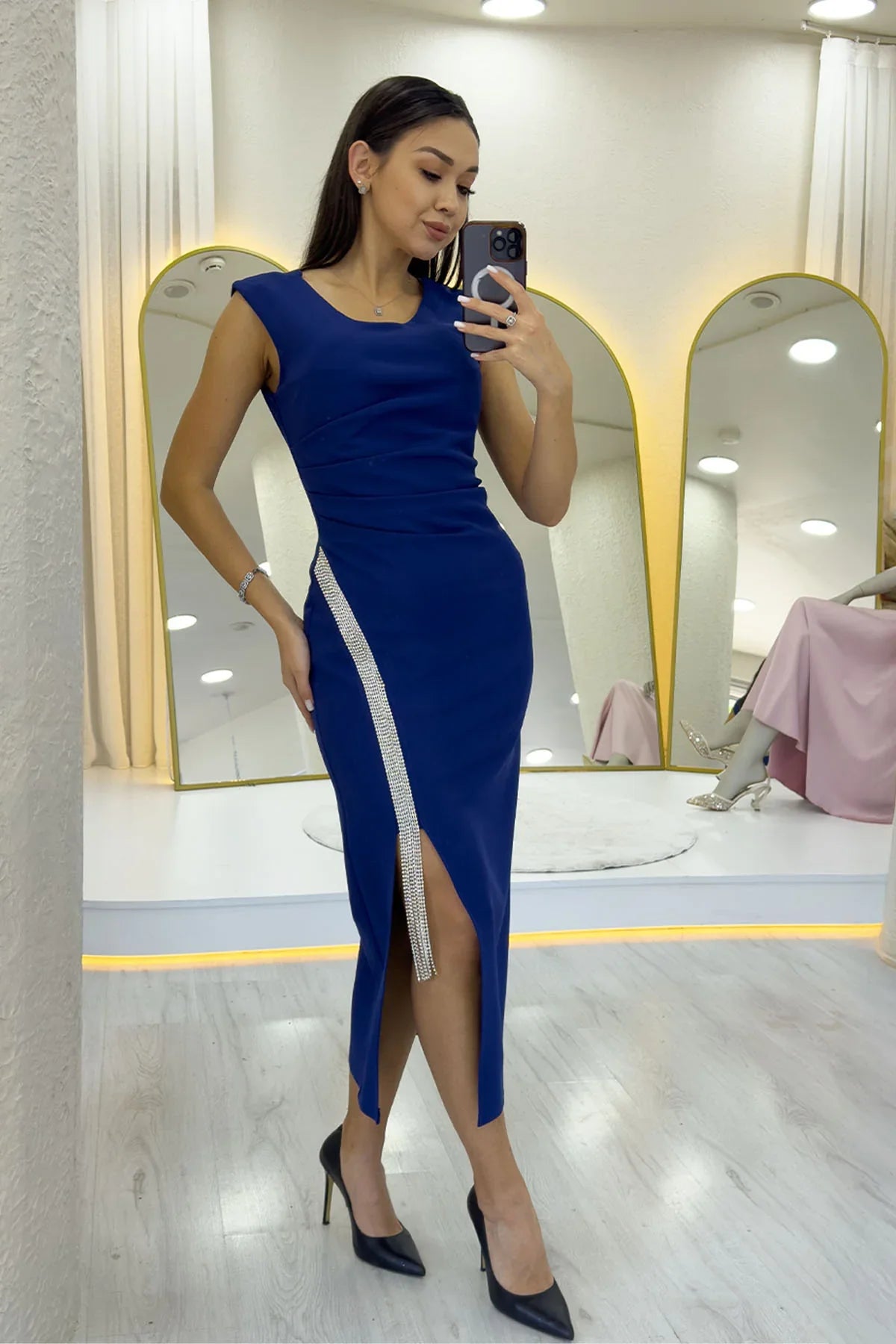 Saks Mavi Yırtmaç Taş Detaylı Sıfır Kol Kalem Elbise 