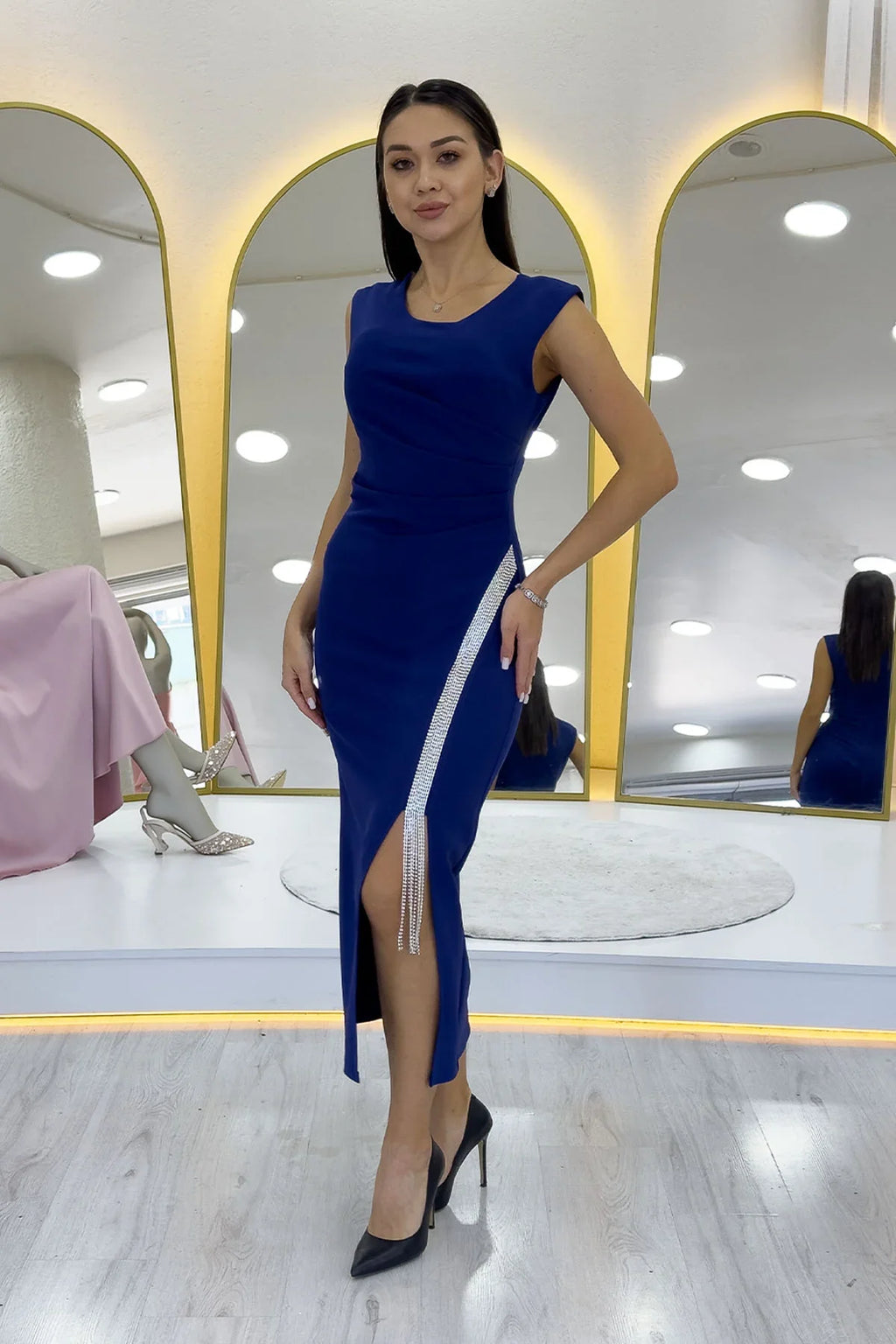 Saks Mavi Yırtmaç Taş Detaylı Sıfır Kol Kalem Elbise 