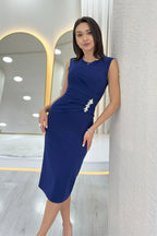 Lacivet Drapeli Broş Detaylı Midi Boy Kalem Elbise