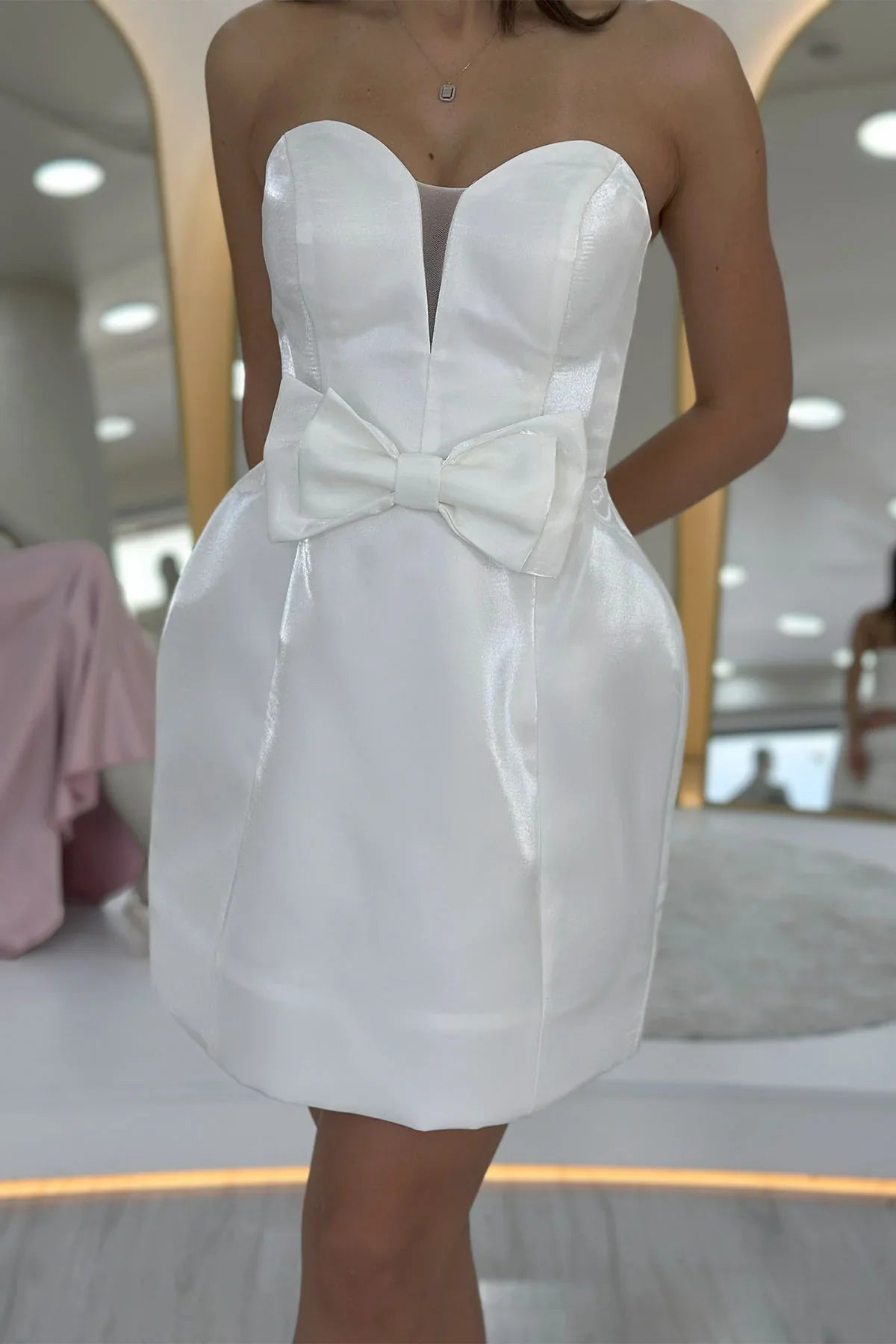 Beyaz Straplez Fiyonk Detay Mini Abiye Elbise 