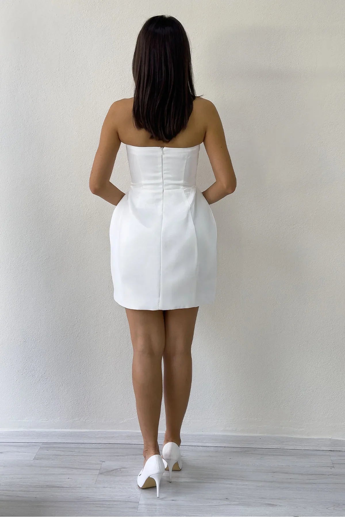 Beyaz Straplez Fiyonk Detay Mini Abiye Elbise 