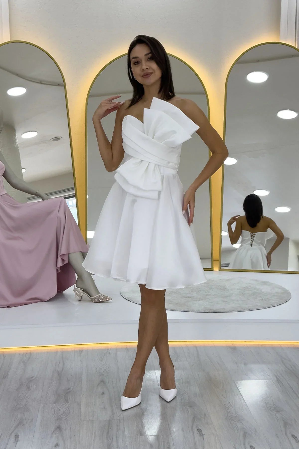 Beyaz Fiyonklu Straplez Mini Kloş Abiye Elbise 