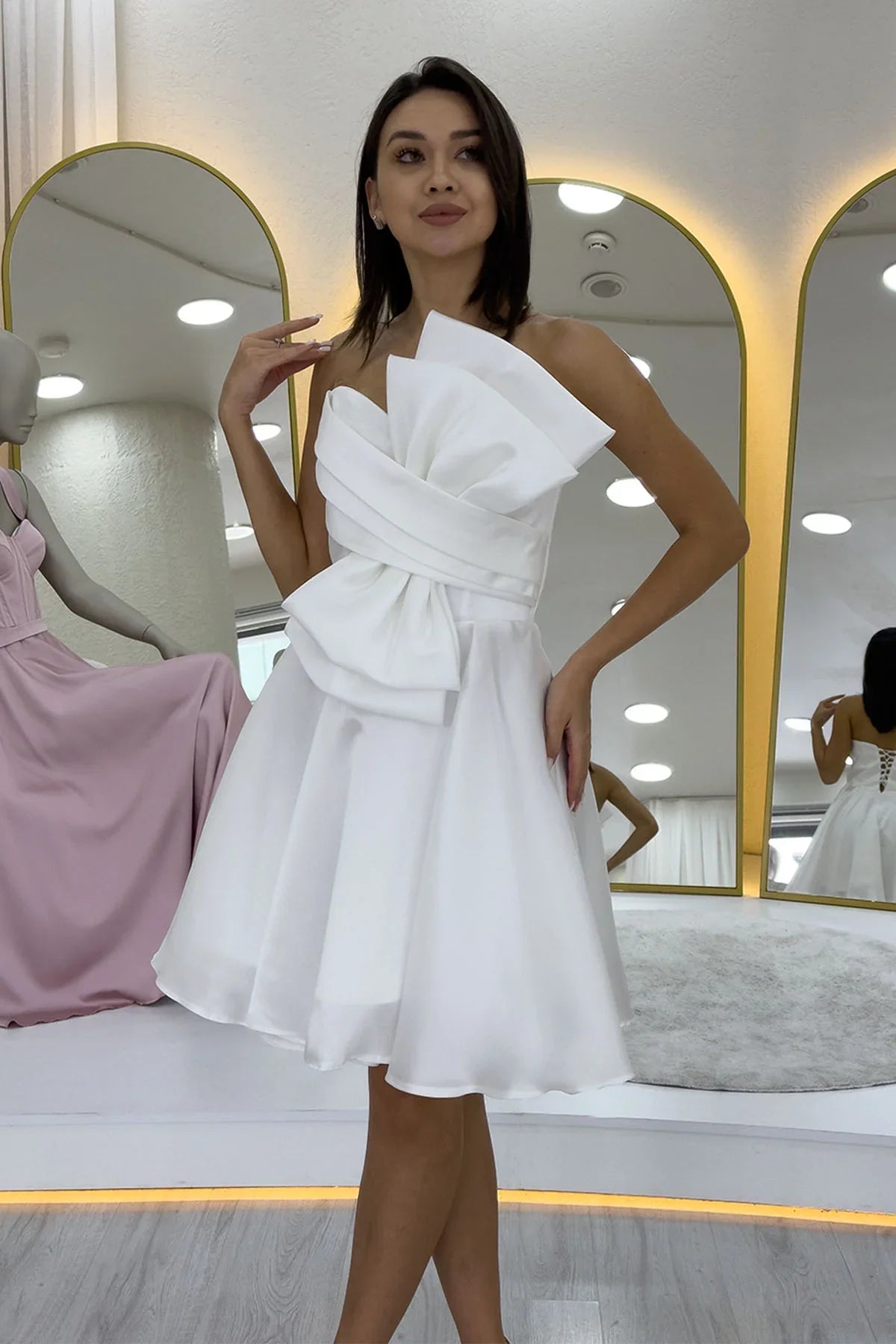 Beyaz Fiyonklu Straplez Mini Kloş Abiye Elbise 